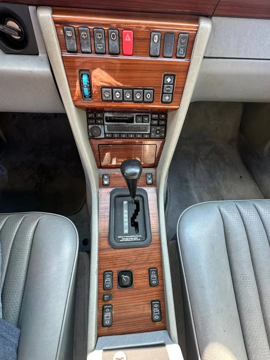 1995 Mercedes-Benz W124 E-Class - Image 10 of 19