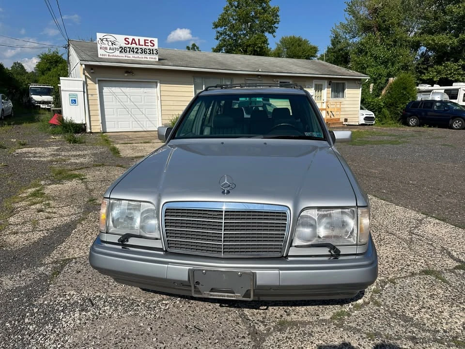 1995 Mercedes-Benz W124 E-Class - Image 2 of 19