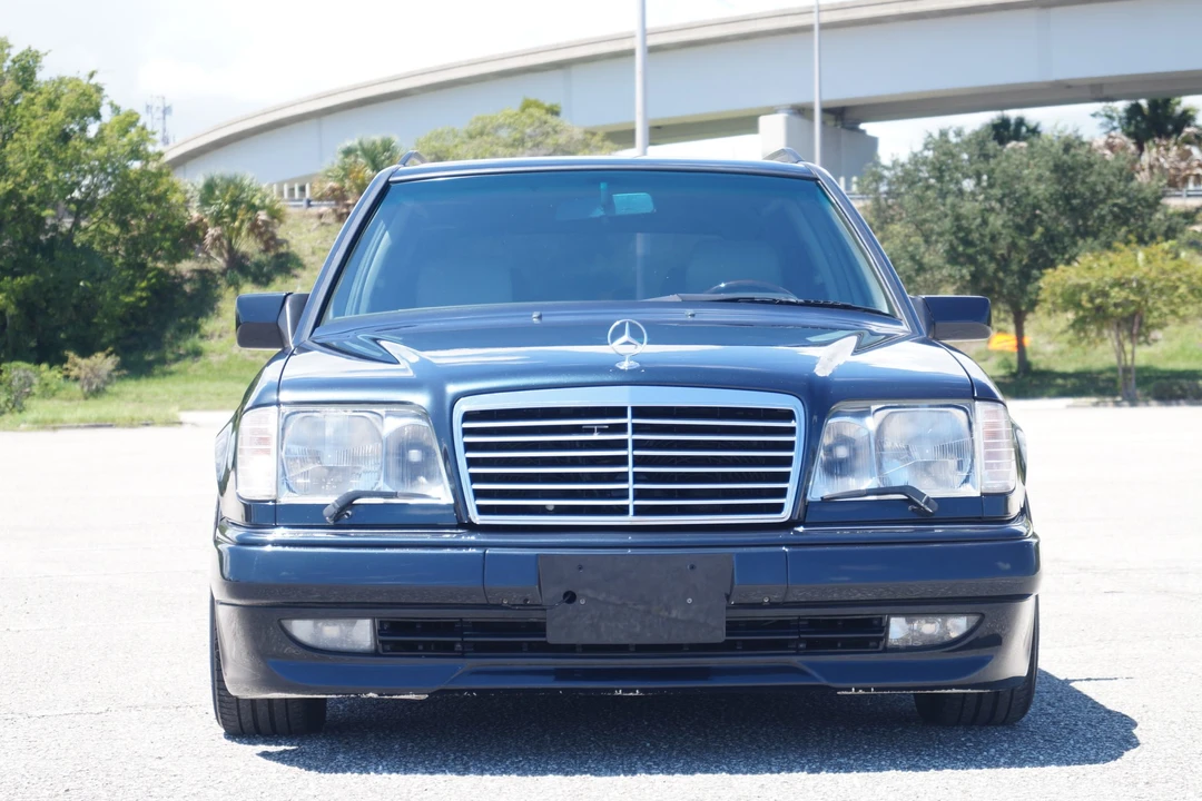 1995 Mercedes-Benz W124 E-Class - Image 2 of 31