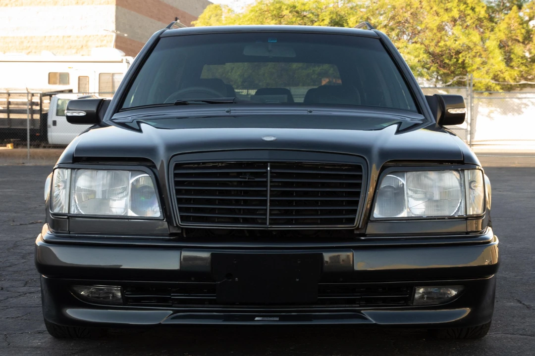 1995 Mercedes-Benz W124 E-Class - Image 2 of 31