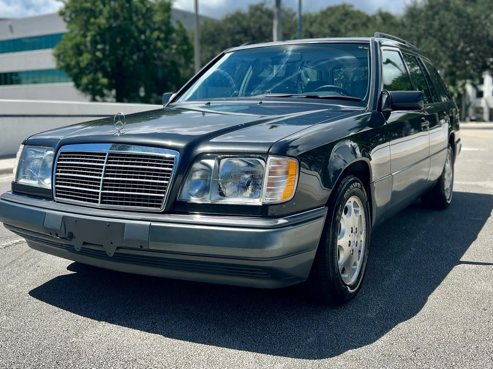 1995 Mercedes-Benz W124 E-Class - Image 2 of 31