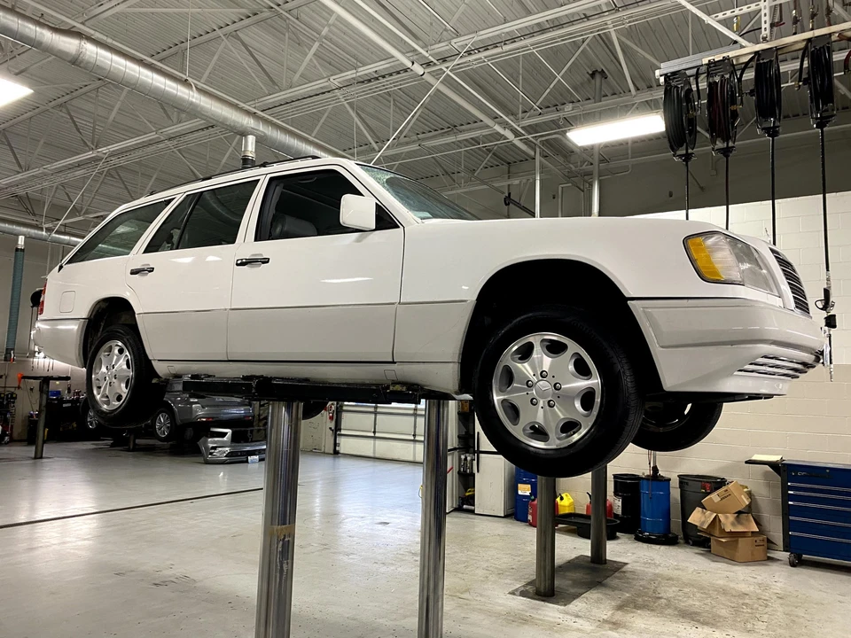 1995 Mercedes-Benz W124 E-Class - Image 17 of 31