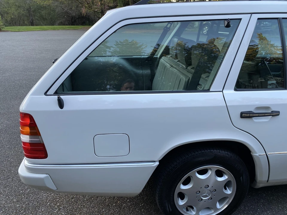 1995 Mercedes-Benz W124 E-Class - Image 19 of 31