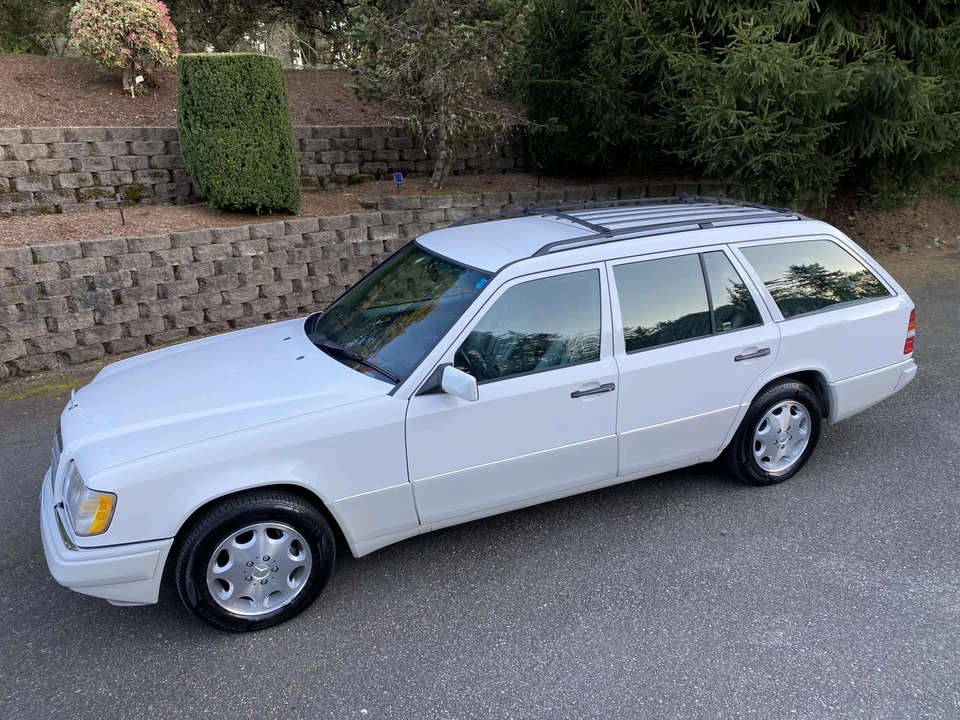 1995 Mercedes-Benz W124 E-Class - Image 2 of 31