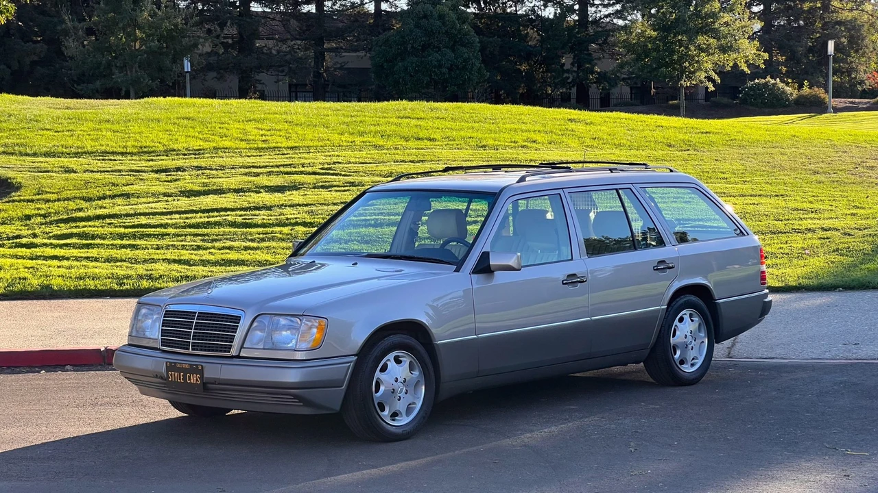 1995 Mercedes-Benz W124 E-Class - Image 2 of 31
