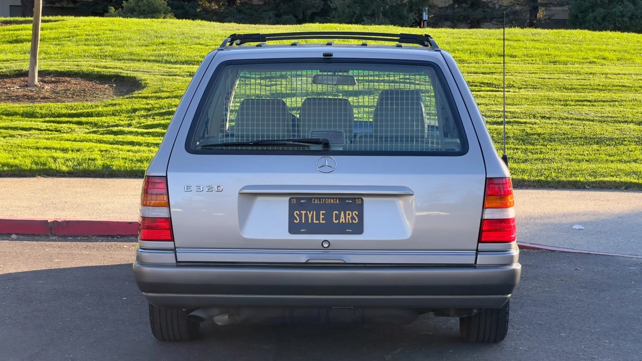 1995 Mercedes-Benz W124 E-Class - Image 15 of 31