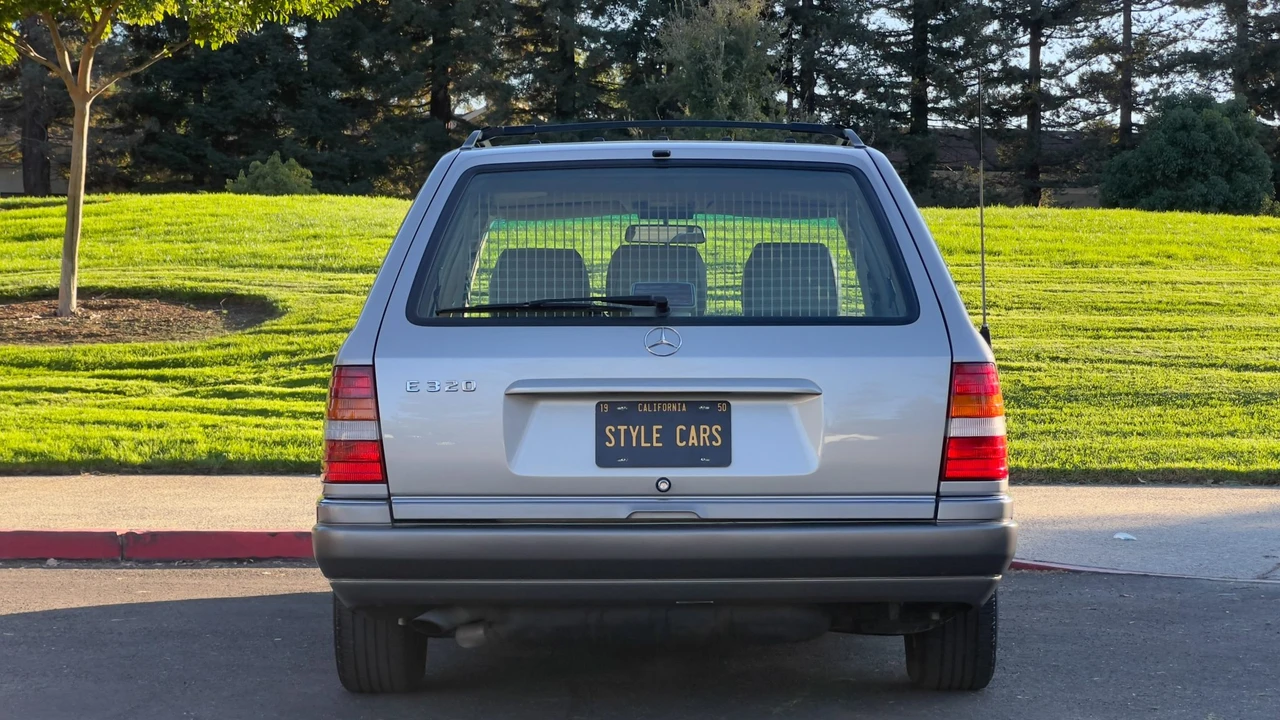 1995 Mercedes-Benz W124 E-Class - Image 13 of 31