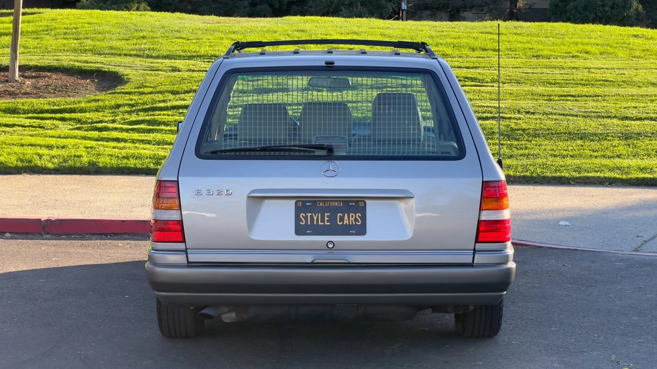 1995 Mercedes-Benz W124 E-Class - Image 12 of 31