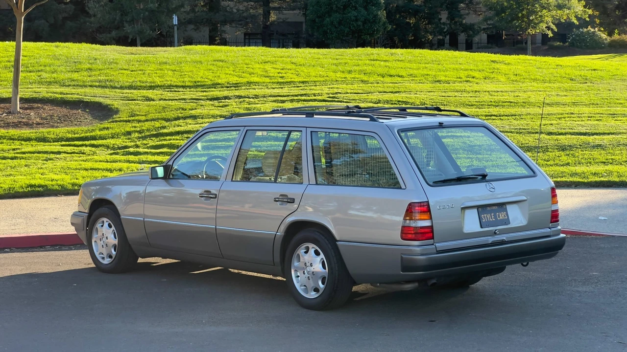 1995 Mercedes-Benz W124 E-Class - Image 10 of 31