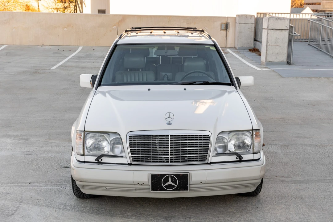 1995 Mercedes-Benz W124 E-Class - Image 2 of 31