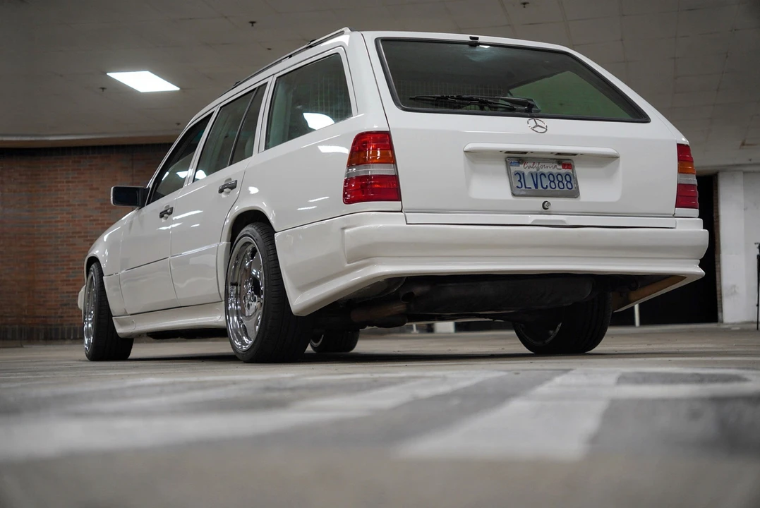 1995 Mercedes-Benz W124 E-Class - Image 8 of 31