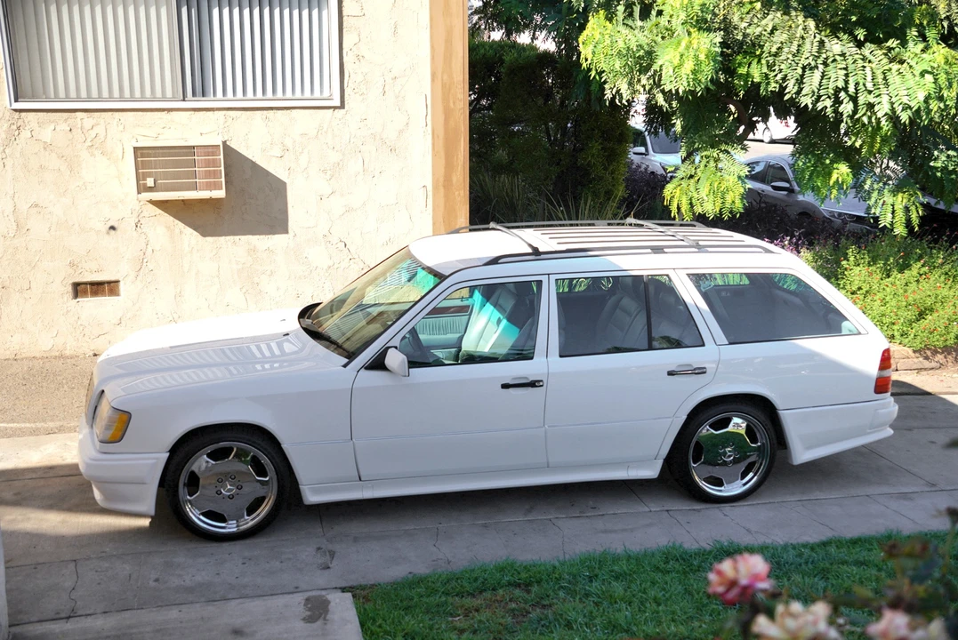 1995 Mercedes-Benz W124 E-Class - Image 23 of 31