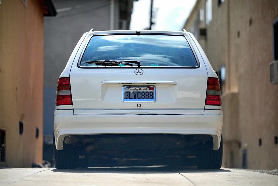 1995 Mercedes-Benz W124 E-Class - Image 26 of 31