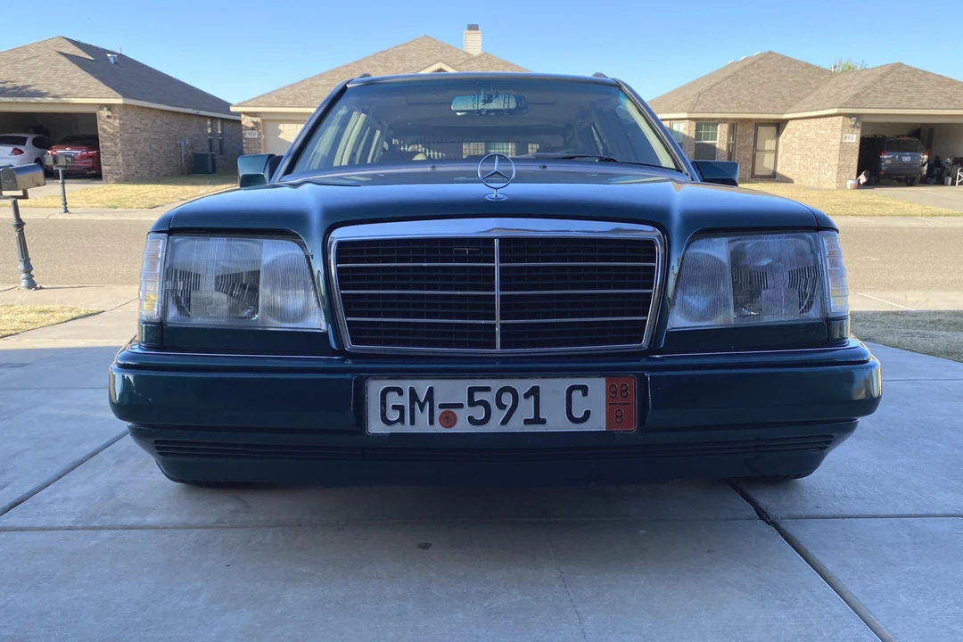 1995 Mercedes-Benz W124 E-Class - Image 2 of 31
