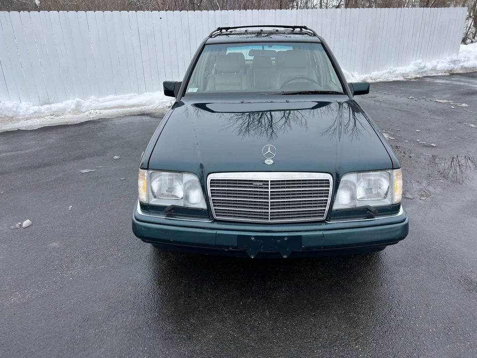 1995 Mercedes-Benz W124 E-Class - Image 2 of 31