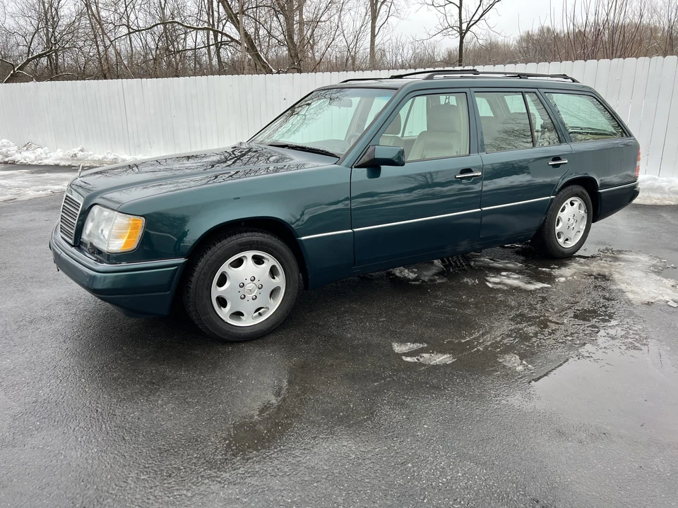 1995 Mercedes-Benz W124 E-Class - Image 13 of 31