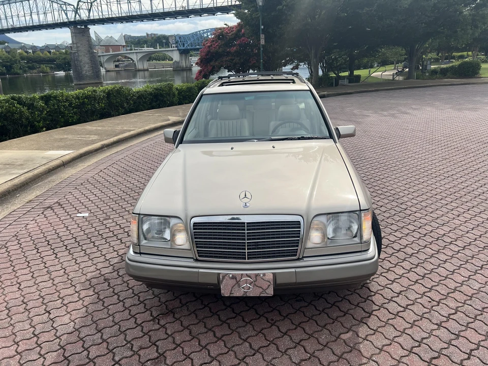 1995 Mercedes-Benz W124 E-Class - Image 4 of 31