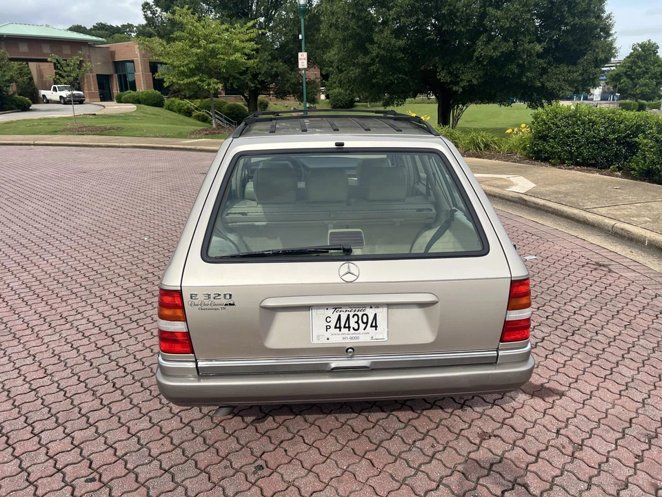 1995 Mercedes-Benz W124 E-Class - Image 8 of 31