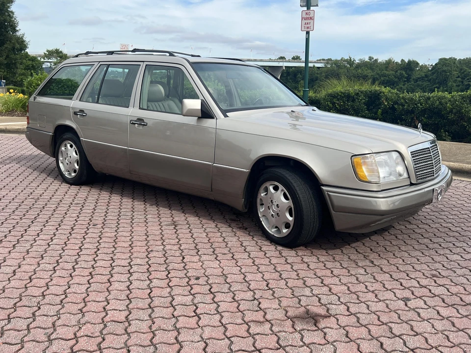 1995 Mercedes-Benz W124 E-Class - Image 2 of 31