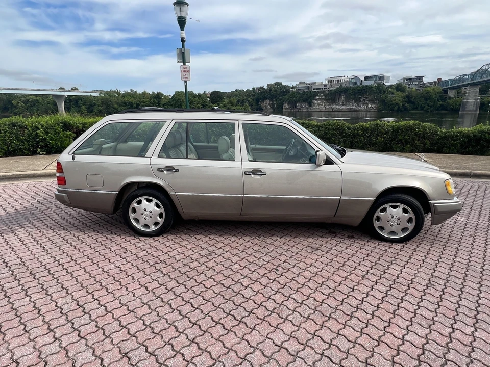 1995 Mercedes-Benz W124 E-Class - Image 10 of 31