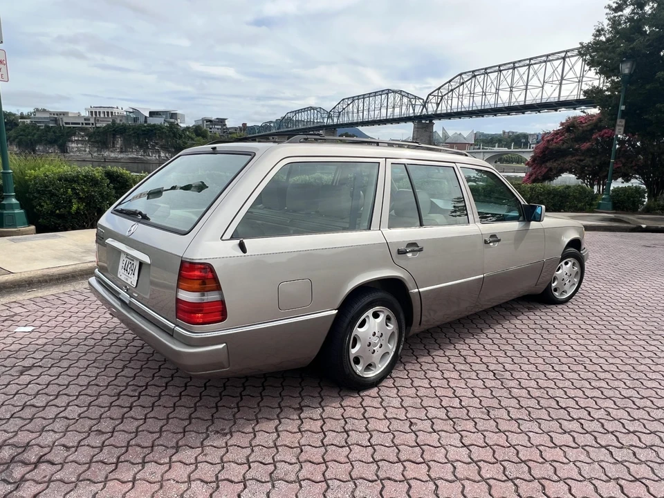 1995 Mercedes-Benz W124 E-Class - Image 9 of 31