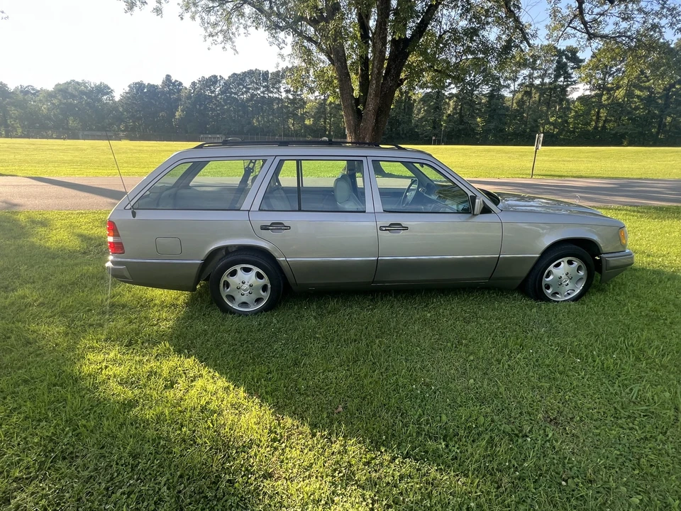 1995 Mercedes-Benz W124 E-Class - Image 23 of 31
