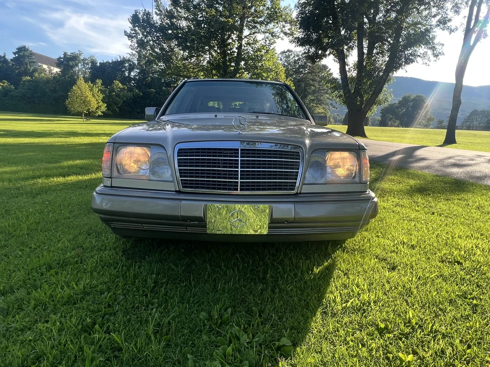 1995 Mercedes-Benz W124 E-Class - Image 12 of 31