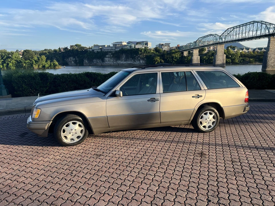 1995 Mercedes-Benz W124 E-Class - Image 14 of 31