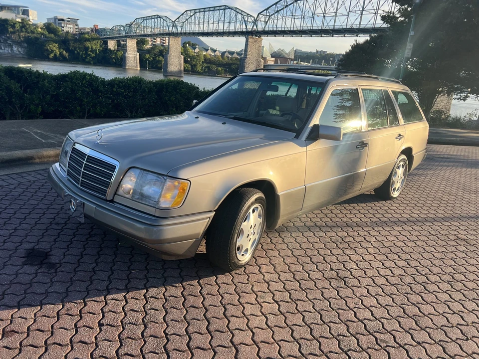 1995 Mercedes-Benz W124 E-Class - Image 13 of 31