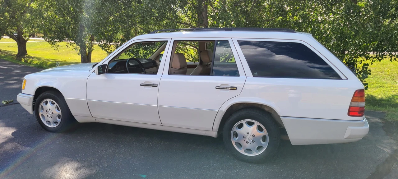 1995 Mercedes-Benz W124 E-Class - Image 12 of 31