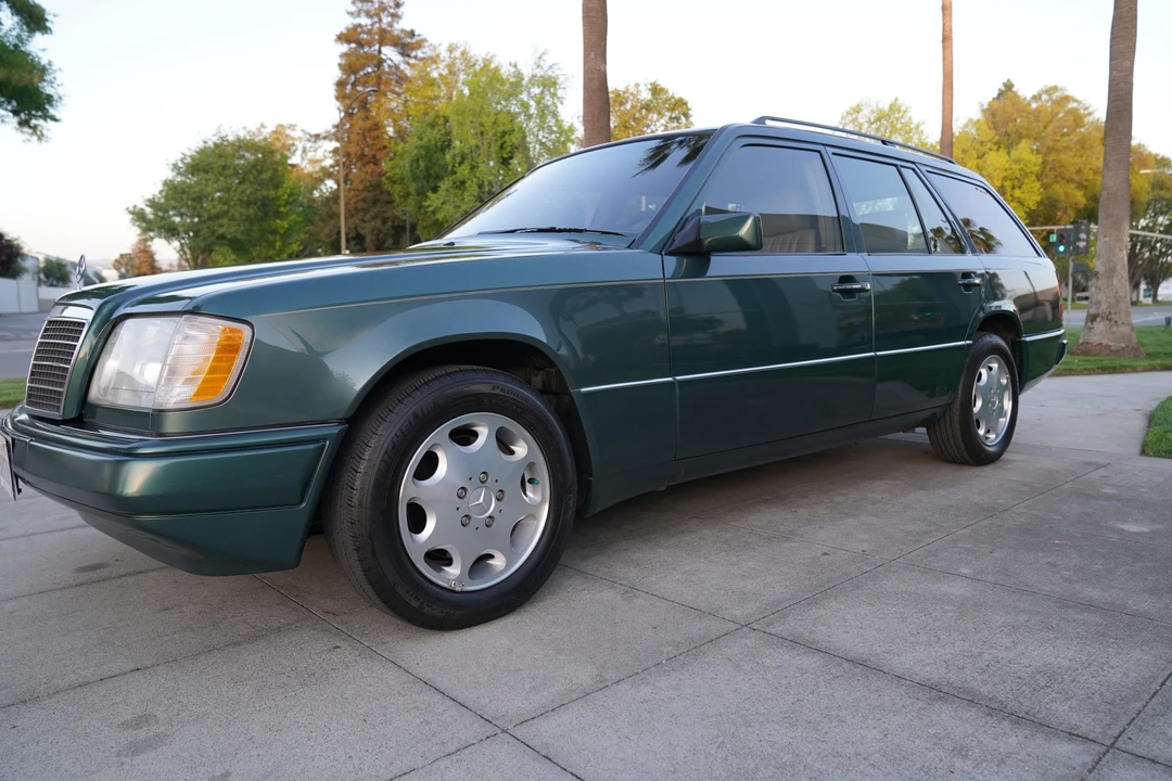 1995 Mercedes-Benz W124 E-Class - Image 2 of 31