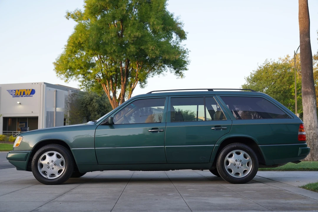 1995 Mercedes-Benz W124 E-Class - Image 4 of 31