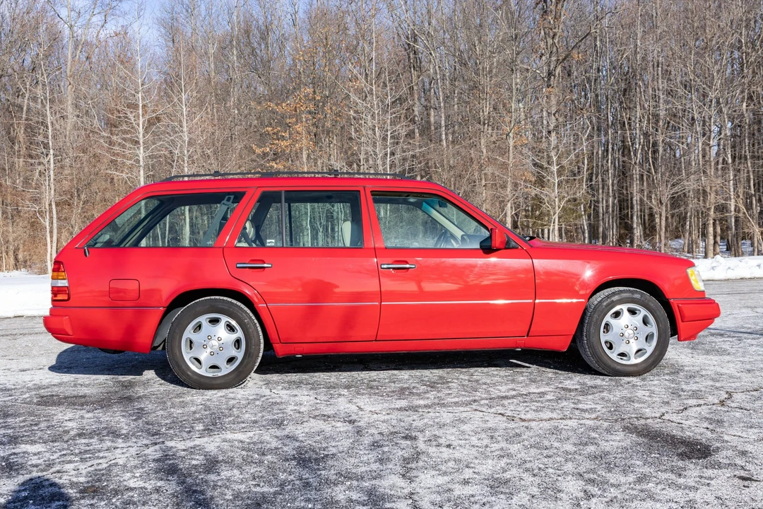1995 Mercedes-Benz W124 E-Class - Image 2 of 31