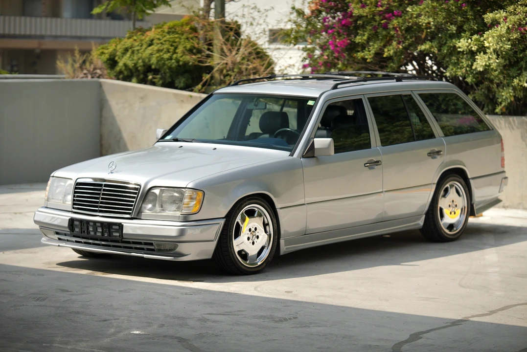1995 Mercedes-Benz W124 E-Class - Image 2 of 31