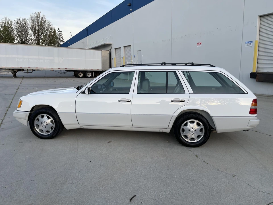 1995 Mercedes-Benz W124 E-Class - Image 13 of 31
