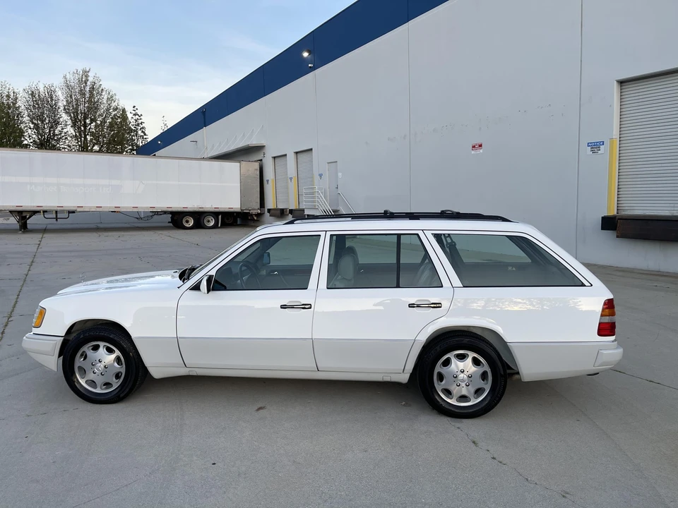 1995 Mercedes-Benz W124 E-Class - Image 12 of 31
