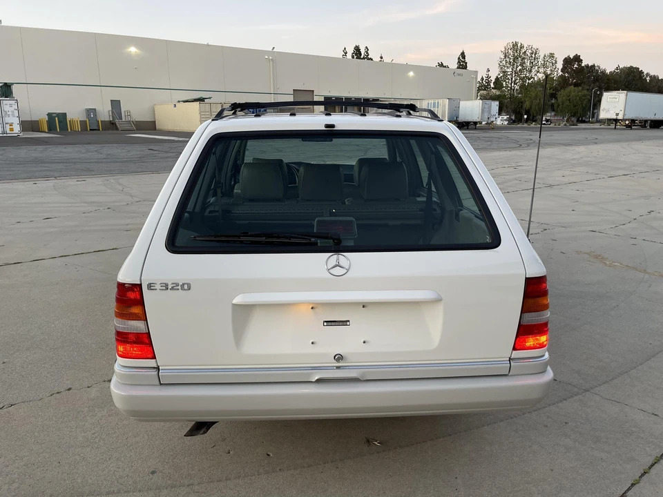 1995 Mercedes-Benz W124 E-Class - Image 18 of 31
