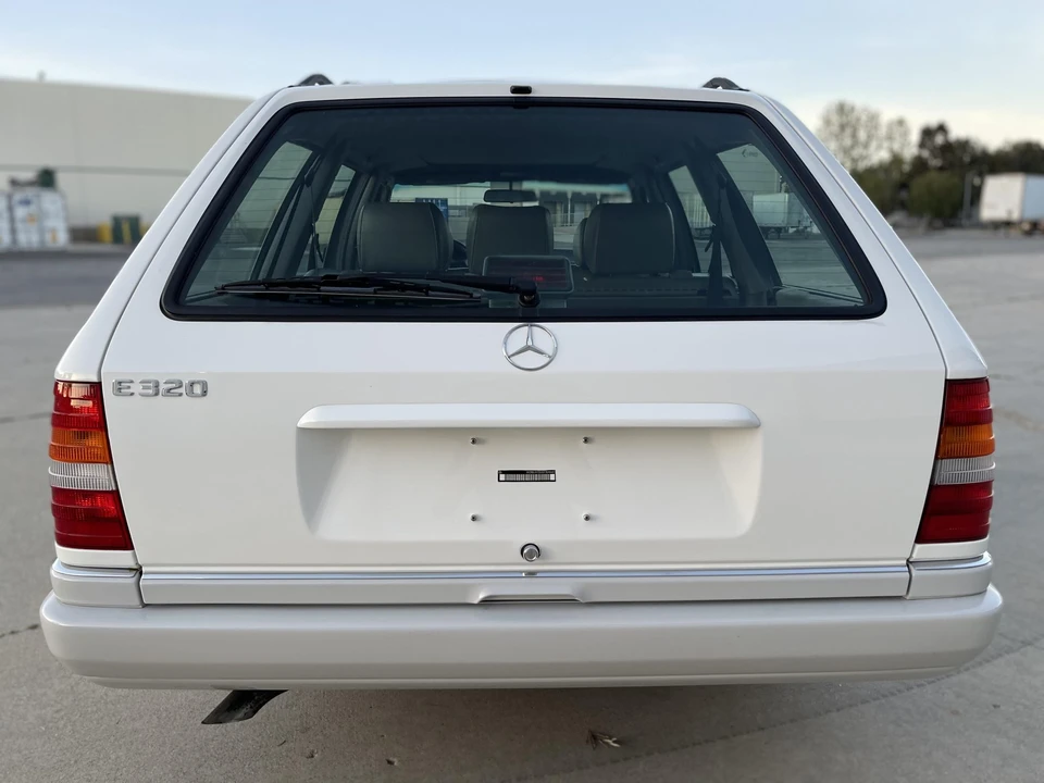 1995 Mercedes-Benz W124 E-Class - Image 17 of 31