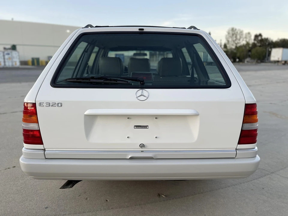 1995 Mercedes-Benz W124 E-Class - Image 14 of 31
