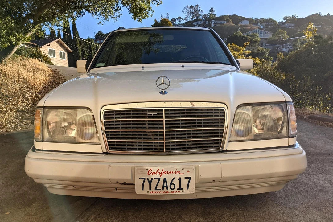 1995 Mercedes-Benz W124 E-Class - Image 2 of 31