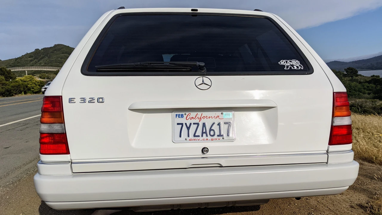 1995 Mercedes-Benz W124 E-Class - Image 8 of 31