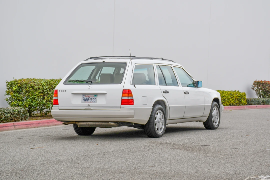 1995 Mercedes-Benz W124 E-Class - Image 17 of 31