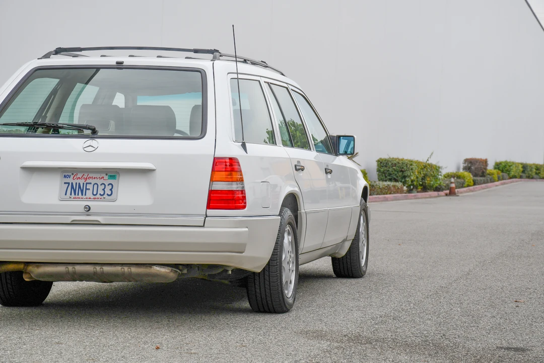 1995 Mercedes-Benz W124 E-Class - Image 25 of 31