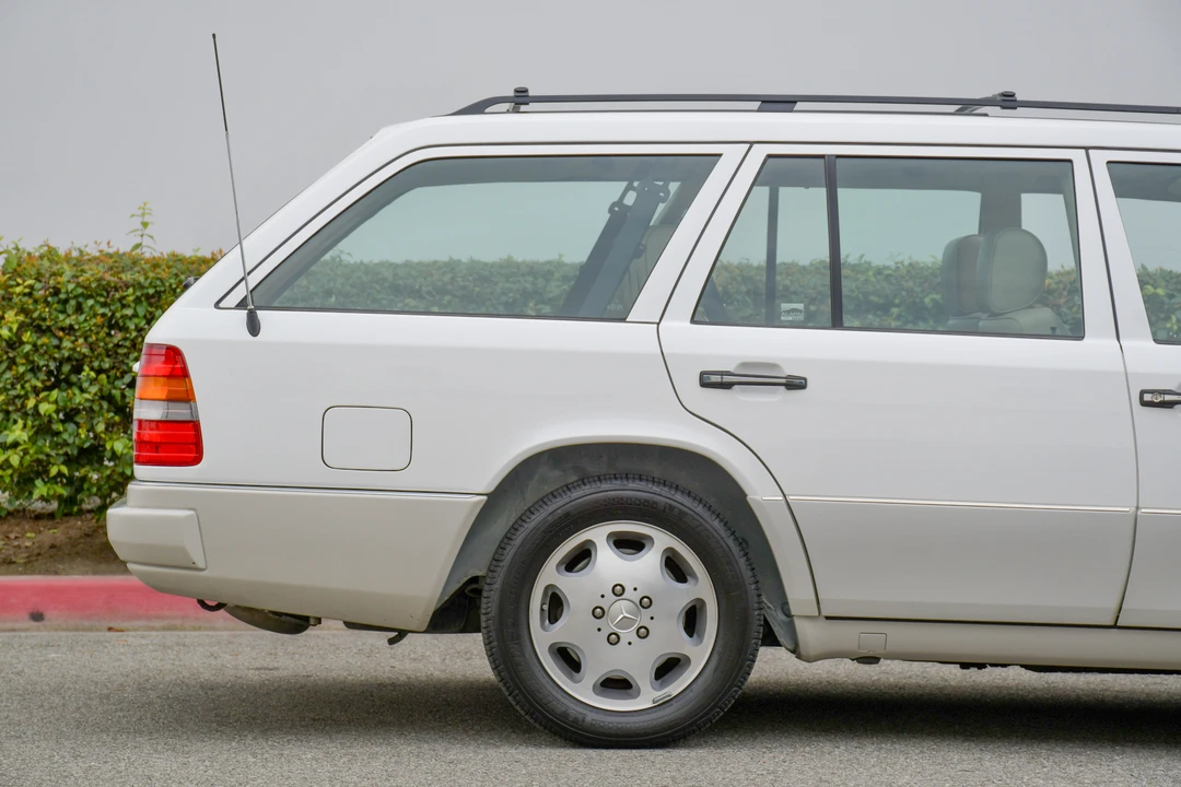 1995 Mercedes-Benz W124 E-Class - Image 23 of 31