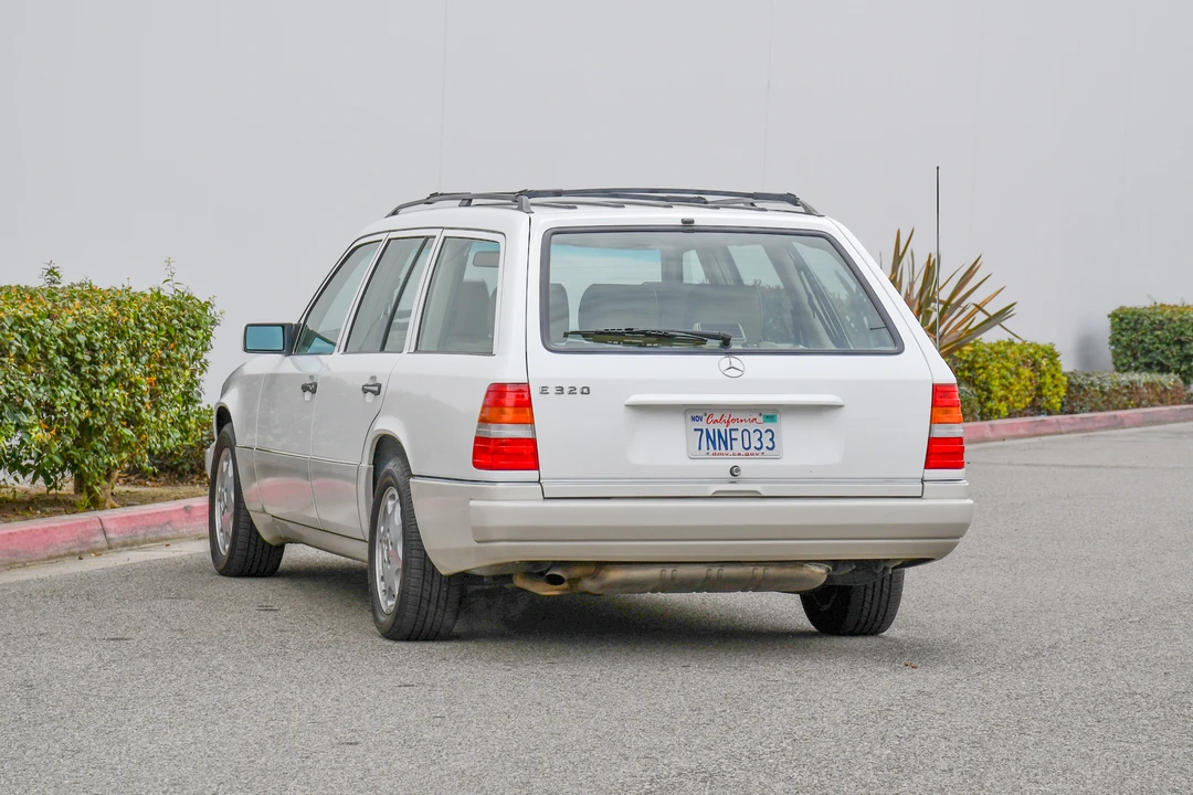 1995 Mercedes-Benz W124 E-Class - Image 18 of 31