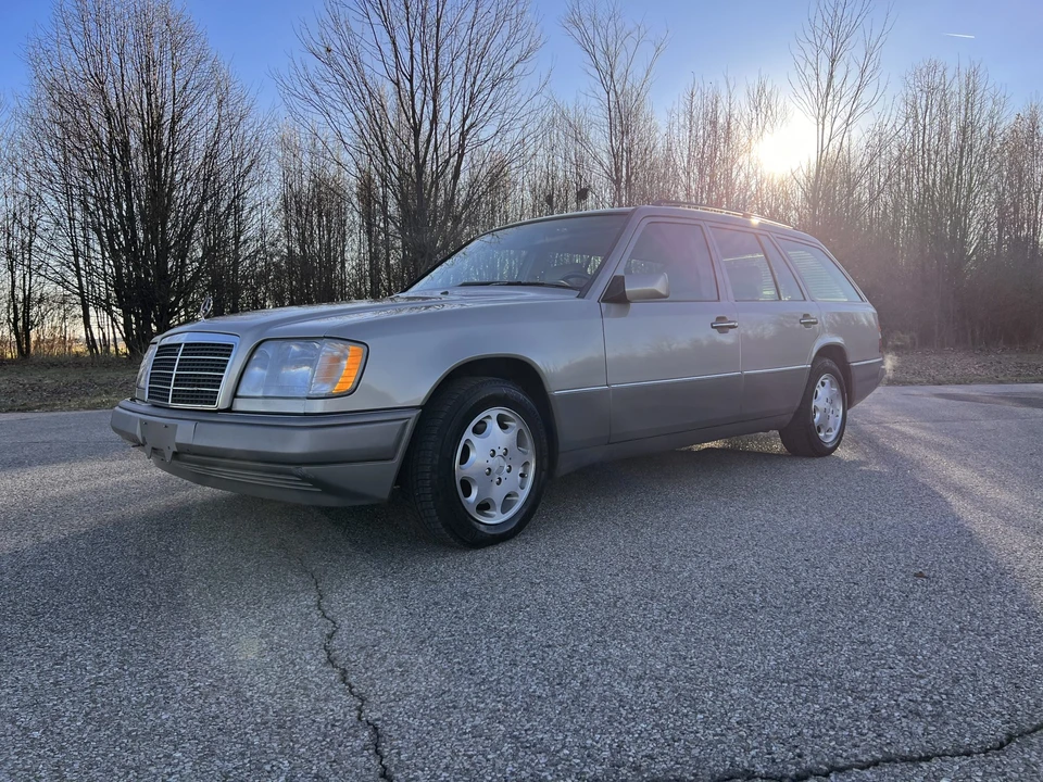 1995 Mercedes-Benz W124 E-Class - Image 2 of 31