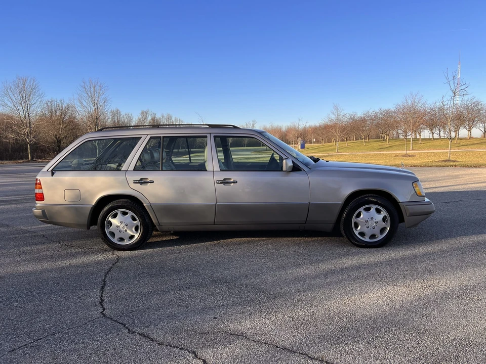 1995 Mercedes-Benz W124 E-Class - Image 8 of 31
