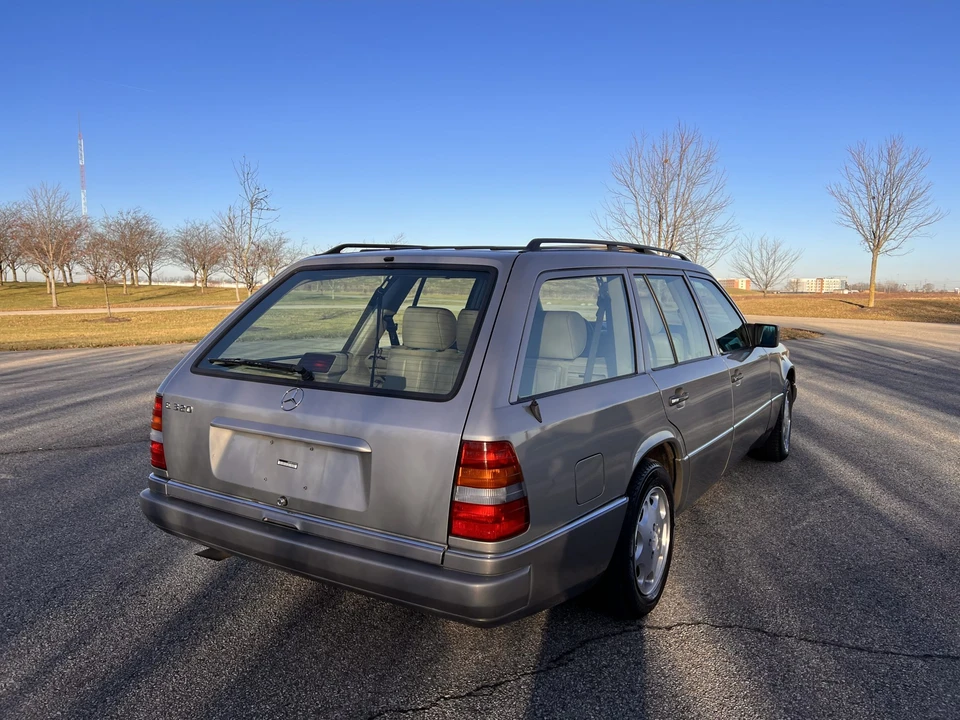 1995 Mercedes-Benz W124 E-Class - Image 11 of 31