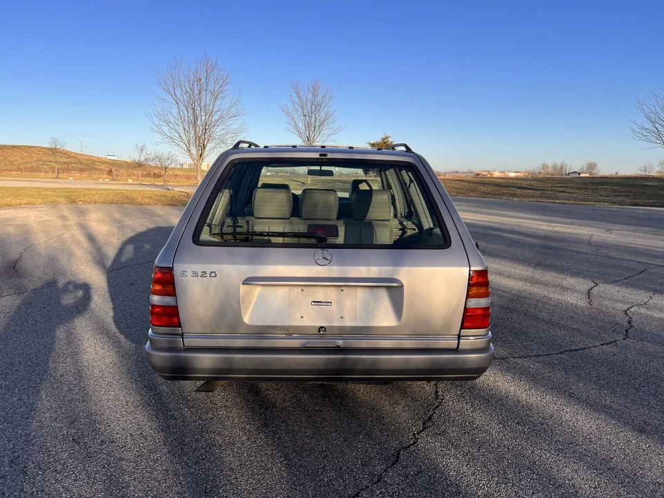 1995 Mercedes-Benz W124 E-Class - Image 13 of 31