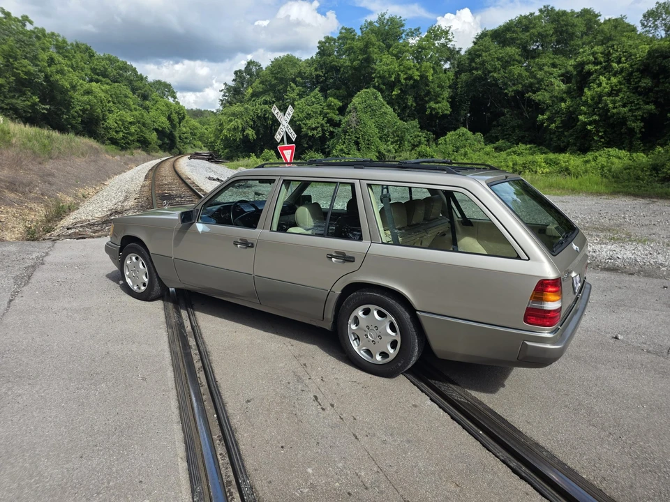1995 Mercedes-Benz W124 E-Class - Image 22 of 31
